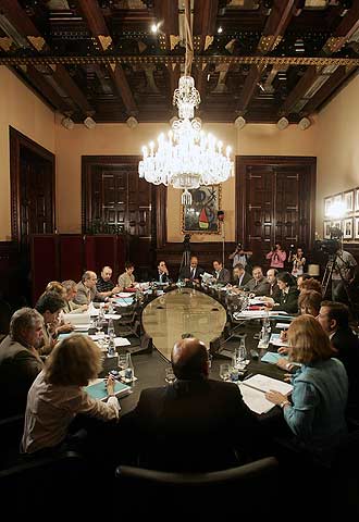 UN ESTATUTO CON 18 'PADRES'