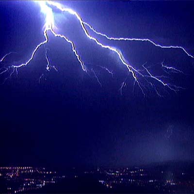21.000 rayos cruzan el cielo en menos de 24 horas