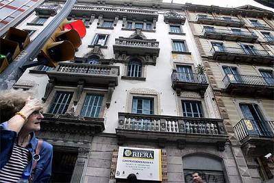 Cerveza y patatas bravas gratis en la ronda de Sant Antoni