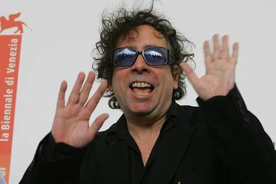 Tim Burton, ayer en la presentación de su película  La esposa cadáver  en la Mostra.