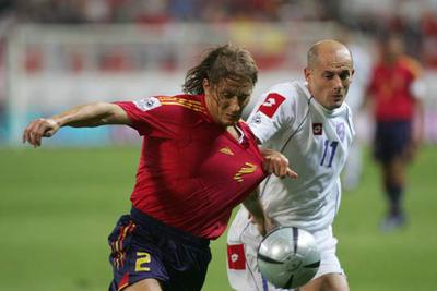 Salgado pugna con Djordkevic.