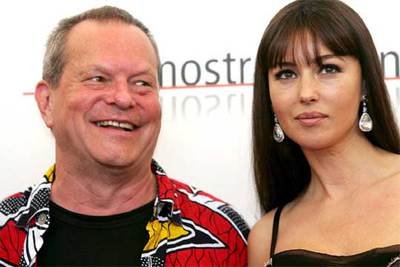 El director de cine Terry Gilliam y la actriz Mónica Bellucci, ayer en Venecia.