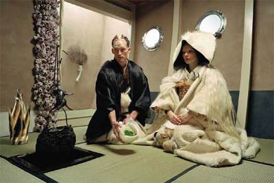  Fotograma de la película 'Drawing Restraint ', en la que aparecen Matthew Barney y Björk.