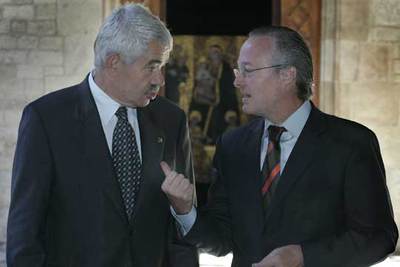 El presidente de Cataluña, Pasqual Maragall, y el líder del PP catalán, Josep Piqué, durante la reunión.