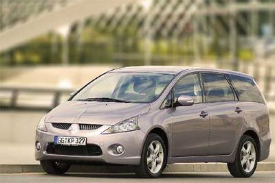 Un monovolumen moderno y estilizado sin las formas cuadradas de otros modelos similares. La línea afilada y una altura rebajada aligeran su figura y aportan un estilo más dinámico y deportivo.