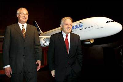 Los ex presidentes Rainer Hertrich y Michael Camús potenciaron la división comercial de EADS.