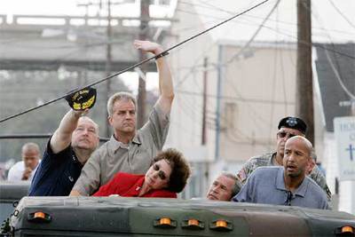 Bush promete ayuda en Nueva Orleans sin discriminación racial