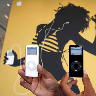 Apple se vuelca en la música con el iPod Nano y un teléfono con iTunes