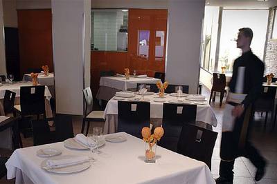 El  chef   Ricardo Camarena  propone desde hace un año sus recetas de raíces valencianas en el restaurante Arrop.