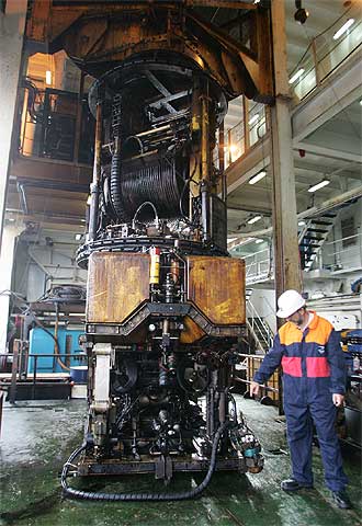 Una potente máquina extrae fuel del  Prestige. 