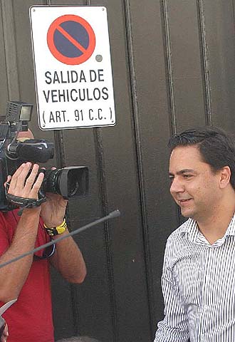 Agustín Pavón, ayer, tras la reunión con la dirección regional de IU.
