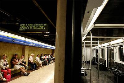 Un incendio paraliza una hora y media la línea 5 del metro