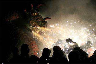 'Diables', fuego y pólvora junto a la catedral