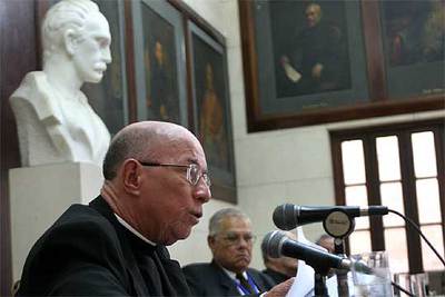Carlos Manuel de Céspedes, durante su ingreso en la Academia Cubana de la Lengua.