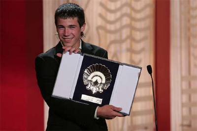 Juan José Ballesta, Concha de Plata por  7 vírgenes,  ayer en San Sebastián.