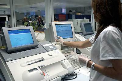 El hospital Clínico de Barcelona participa en varios programas de investigación con multinacionales.