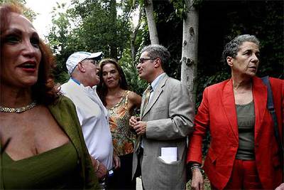 El Gobierno homenajea a las víctimas del franquismo por su orientación sexual