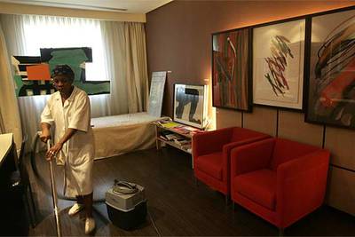 200 artistas muestran sus obras en un hotel de Valencia