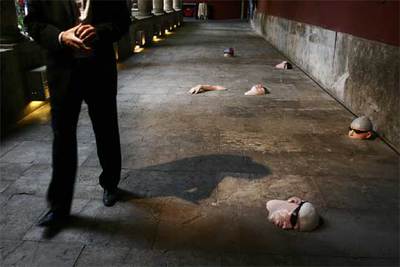 'Swimmers' (2005), pieza de Hwang Jongmyung, en la III Bienal de Valencia.