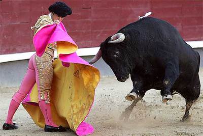 Rafael Rubio,  Rafaelillo,  con su segundo de la tarde, ayer, en Las Ventas.