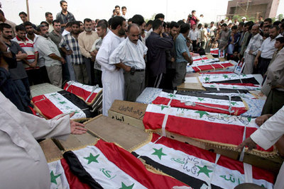 Entierro en Bagdad de 22 suníes cuyos cuerpos aparecieron cerca de la frontera iraní.