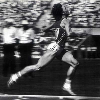 Marita Koch, en el momento de batir el récord mundial de 400 metros en Canberra, el 6 de octubre de 1985.