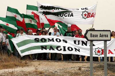 Cabecera de la marcha a Morón de ayer tras el lema  Somos una nación. 