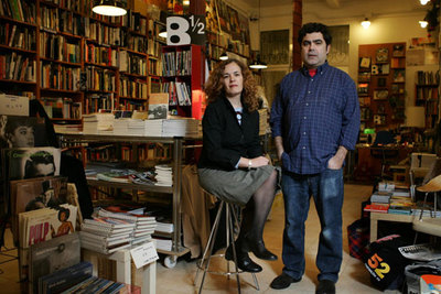 María Silveyro y Jesús Robles, propietarios de la librería 8 12.