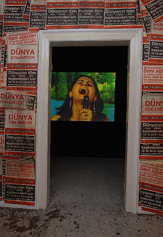 'Karaoke', instalación de Phil Collins en la Bienal de Estambul.