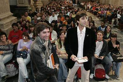 Sabina y Prado acercan la poesía a los estudiantes