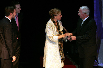 La infanta Cristina entrega el premio a Ashton Phelps,  junto al duque de Palma y Antonio Asensio Mosbah.