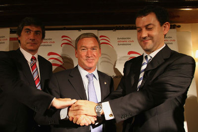 Txema Noriega, Javier Clemente y Fernando Lamikiz, ayer en Ibaigane, sede del Athletic.