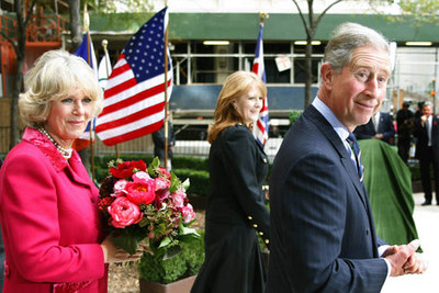 Camilla y el príncipe Carlos, en el British Memorial Garden de Hanover Square, en Nueva York.