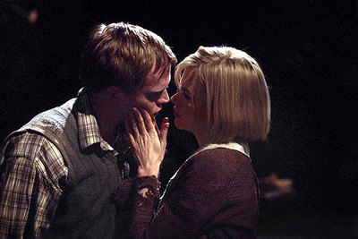 Nicole Kidman y Paul Bettany, en una imagen de  Dogville , de Lars von Trier.