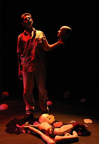 'La caricia de Dios-Ruanda 1994', dirigida por Paolo de Vita y Lola López.