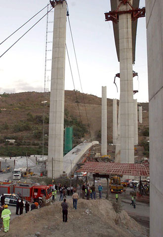 Vista de la plataforma que se derrumbó en la autovía del Mediterráneo.