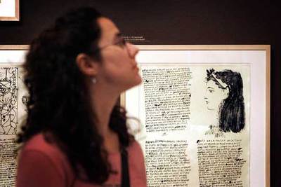 Una de las pantallas que permite consultar virtualmente 22 de los libros ilustrados por Picasso.