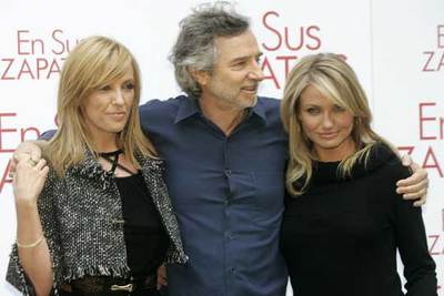 Las actrices Toni Collette y Cameron Diaz (derecha), junto al director Curtis Hanson.