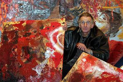 Goenaga, rodeado por sus lienzos