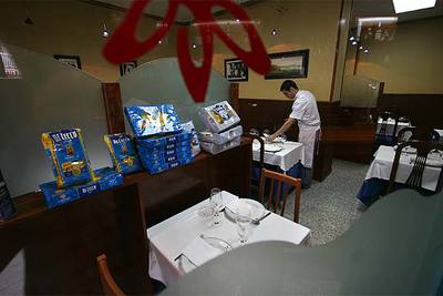 Casa Marco, casa de comidas en el barrio madrileño de Argüelles. Abajo,  tagliolini  a la trufa blanca con parmesano.