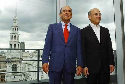 Emilio Botín, presidente del Santander, junto a Luqman Arnold, ex consejero delegado del Abbey, en julio de 2004.