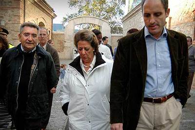 Giner, Barberá y Camps ayer antes de  un acto en Valencia.