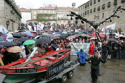 Manifestación de Nunca Máis en las calles de Santiago de Compostela por el aniversario del  Prestige. 