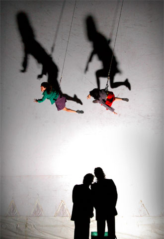 Un momento del ensayo, ayer, de  Villa-villa  en Valencia.