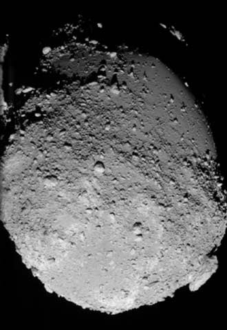 El asteroide Itokawa, fotografiado desde cuatro kilómetros por  Hayabusa .