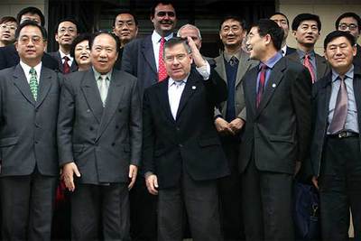 Francisco Tomás recibe a una delegación de 15 rectores chinos