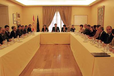 Encuentro en La Moncloa del presidente del Gobierno con los representantes de las 10 organizaciones que convocaron la manifestación contra la LOE.