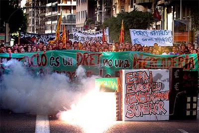 Un millar de alumnos contra las reformas educativas