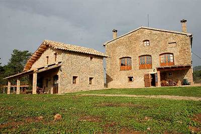 La Balconada, en Capolat (Barcelona), con  spa , piscina y sauna.