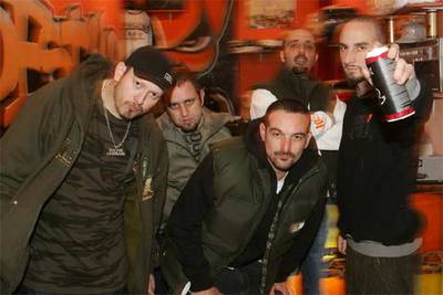 Componentes del grupo malagueño de   hip-hop  Hablando en Plata.  